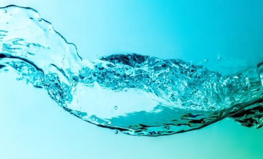 imagem de água limpa jorrando
