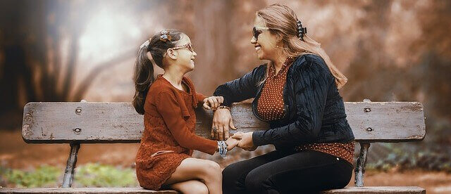 conversando com a mãe