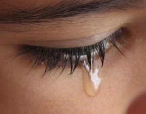 Leia mais sobre o artigo ▷ Sonhar Chorando 【Significados Reveladores】