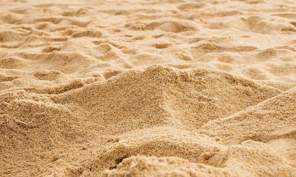 areia grossa na praia