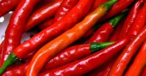 Leia mais sobre o artigo ▷ Sonhar Com Pimenta Significa Inveja?