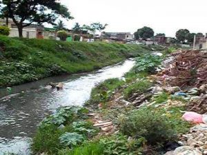 Leia mais sobre o artigo ▷ Sonhar com Rio Sujo – 【IMPERDÍVEL】