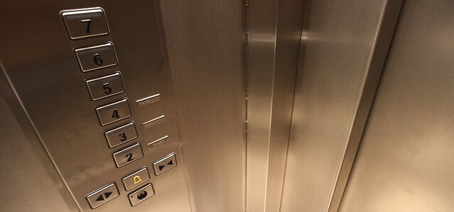 elevador parado