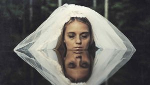 Leia mais sobre o artigo ▷ Sonhar Vestida De Noiva – É Mau Presságio?