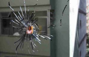 Leia mais sobre o artigo ▷ Sonhar Com Tiroteio – Indica Maus Presságios?