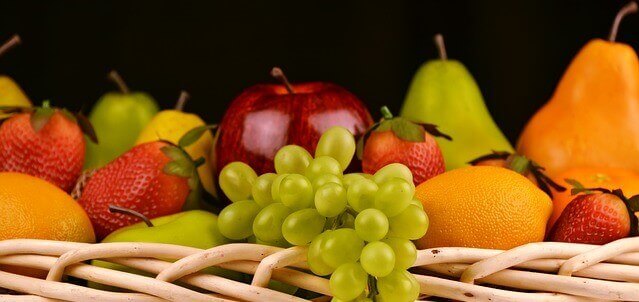 fruteira cheia de frutas