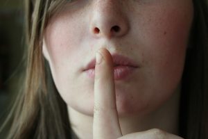 Read more about the article Você Precisa Aprender a Manter Sua Boca Fechada Sobre Essas 6 Coisas