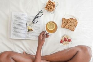 Leia mais sobre o artigo Você Quer Queimar Gordura Enquanto Dorme? Experimente Estas Bebidas