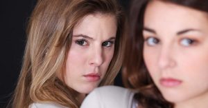 Leia mais sobre o artigo Como Saber Se Alguém Te Inveja: 8 Sinais Reveladores