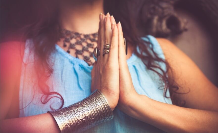 You are currently viewing Afinal, Qual é o Verdadeiro Significado de Namaste?