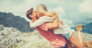 Leia mais sobre o artigo Descubra Todos Os Benefícios Do Abraço Para a Saúde