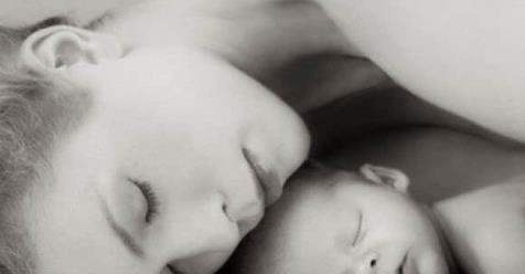 You are currently viewing Voce Sabe Até Que Idade Os Bebês Devem Dormir Na Cama Da Mamãe?