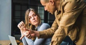 Leia mais sobre o artigo Conviver Com Pessoas Que Sempre Reclamam Pode Afetar a Saúde