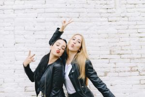 Leia mais sobre o artigo ▷ Texto para melhor amiga【Ela merece】