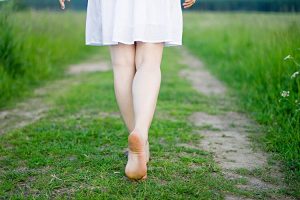 Leia mais sobre o artigo ▷ Sonhar Que Está Descalço 【13 Significados Reveladores】