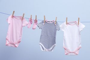 Leia mais sobre o artigo ▷ Sonhar Com Roupa De Bebê – Significados Reveladores