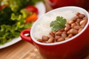 Leia mais sobre o artigo ▷ Sonhar Com Arroz e Feijão – O Que Significa?