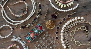 Leia mais sobre o artigo ▷ Sonhar Com Bijuterias 【7 Significados Reveladores】