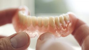 Leia mais sobre o artigo ▷ Sonhar Com Prótese Dentária 【Significados Reveladores】