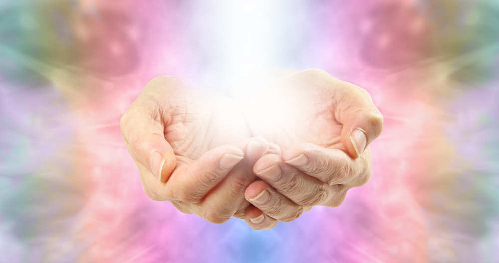 No momento, você está visualizando 4 Dicas Para Usar a Poderosa Energia Que As Mãos Emanam