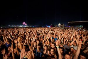 Leia mais sobre o artigo ▷ Sonhar Com Multidão – Não se assuste com o significado