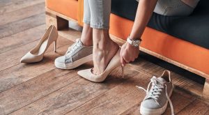 Leia mais sobre o artigo ▷ Sonhar Comprando Sapatos – O Que Significa?