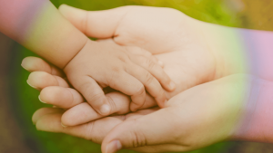 Leia mais sobre o artigo Você Vai Se Emocionar Depois De Descobrir o Que é Um “Bebê Arco-íris”