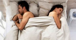 Read more about the article Você dorme de costas para o seu parceiro? Isso revela como é seu relacionamento