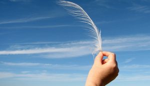 Leia mais sobre o artigo O Saco De Penas – Uma Reflexão Sobre o Perdão Que Todos Deveriam Ler