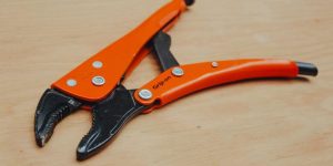 Leia mais sobre o artigo ▷ Sonhar Com Alicate 【O significado vai te surpreender】