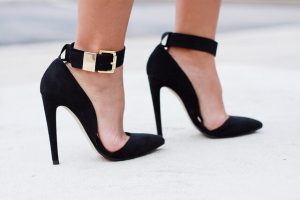 Leia mais sobre o artigo ▷ Sonhar Com Salto Alto 【7 Significados Reveladores】