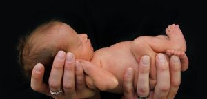 Leia mais sobre o artigo ▷ Sonhar Que Teve Um Bebê Prematuro 【5 Significados Reveladores】