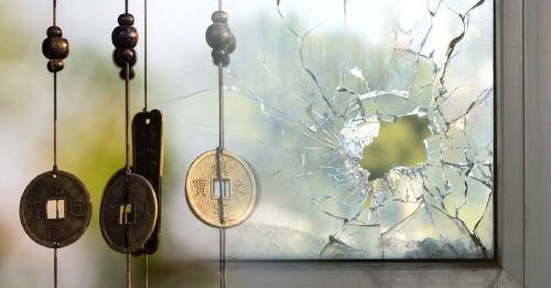 No momento, você está visualizando Conheça o significado energético de objetos quebrados em casa de acordo com o Feng Shui