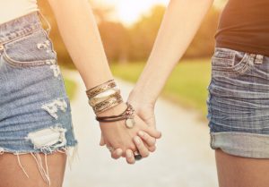 Leia mais sobre o artigo ▷ Linda Poesia Para Amiga – Ela Merece