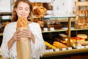 Leia mais sobre o artigo ▷ Sonhar Comprando Pão – 9 Significados Reveladores