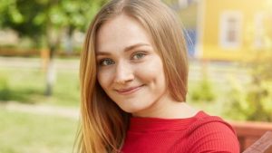 Leia mais sobre o artigo Covinhas no rosto: por que elas se formam? Qual é o seu significado?