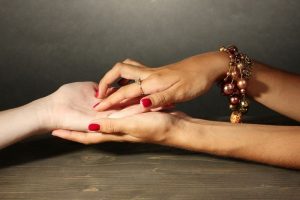 Leia mais sobre o artigo Você quer aprender a ler suas mãos? Este guia passo a passo irá te ensinar