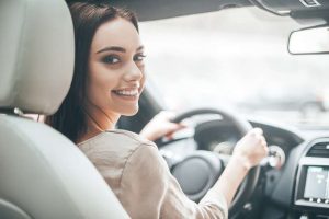 Leia mais sobre o artigo ▷ Sonhar Andando De Carro 【Significados Reveladores】