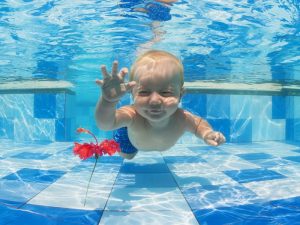 Leia mais sobre o artigo ▷ Sonhar Com Criança Se Afogando é Mau Presságio?