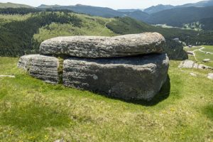 Leia mais sobre o artigo ▷ Sonhar Com Rocha é Bom Presságio?