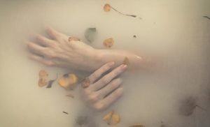 Leia mais sobre o artigo ▷ Sonhar Com Água Escura (Não se assuste com o significado)