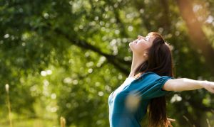 Leia mais sobre o artigo ▷ 43 Lindas Frases Para Foto Sozinha De Deus 🙏🏻