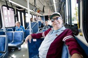 Leia mais sobre o artigo ▷ Sonhar Andando De Ônibus é Bom Presságio?