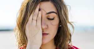 Leia mais sobre o artigo ▷ Olho Direito Tremendo – Qual o Significado Espiritual?