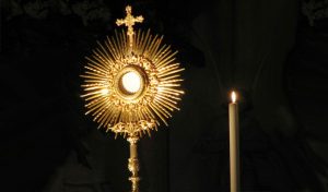 Leia mais sobre o artigo ▷ 12 Melhores Músicas De Adoração Ao Santíssimo