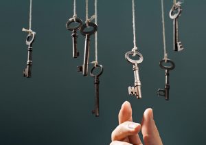 Leia mais sobre o artigo ▷ 7 Orações Das Sete Chaves Que Você Precisa Fazer