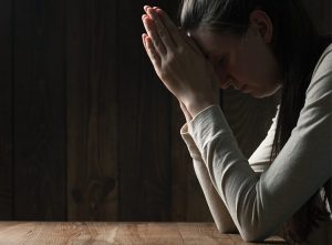 Leia mais sobre o artigo ▷ 10 Orações Da Noite Para Descansar Profundamente