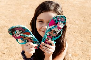 Leia mais sobre o artigo ▷ Sonhar Com Chinelos (Qual o significado?)