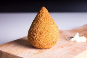 Leia mais sobre o artigo ▷ Sonhar Com Coxinha – Significados Reveladores
