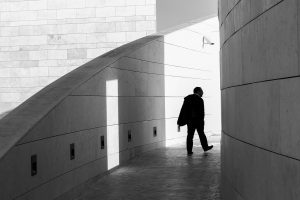 Leia mais sobre o artigo ▷ 10 Simpatias Para Afastar Alguém Que Nos Prejudica